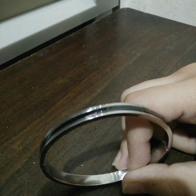 Silver works bangles (Category: Everything Else Others) located in Santa Rosa. Submitted by etjam (Listing ID 229202153, Image 1). Description: #febsweldo.