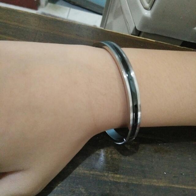 Silver works bangles (Category: Everything Else Others) located in Santa Rosa. Submitted by etjam (Listing ID 229202153, Image 2). Description: #febsweldo.