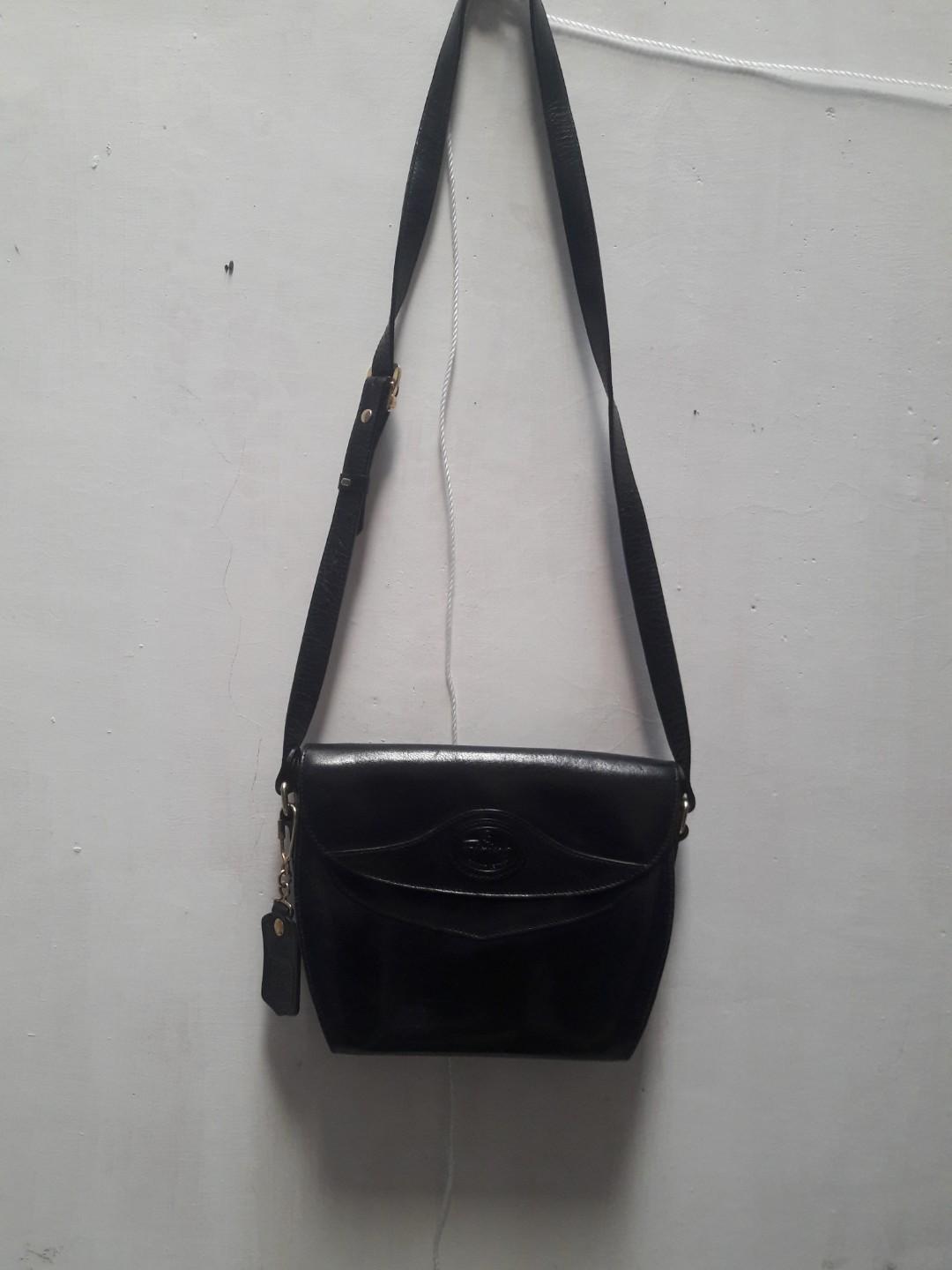 Sling bag furina auth made in itali on Carousell