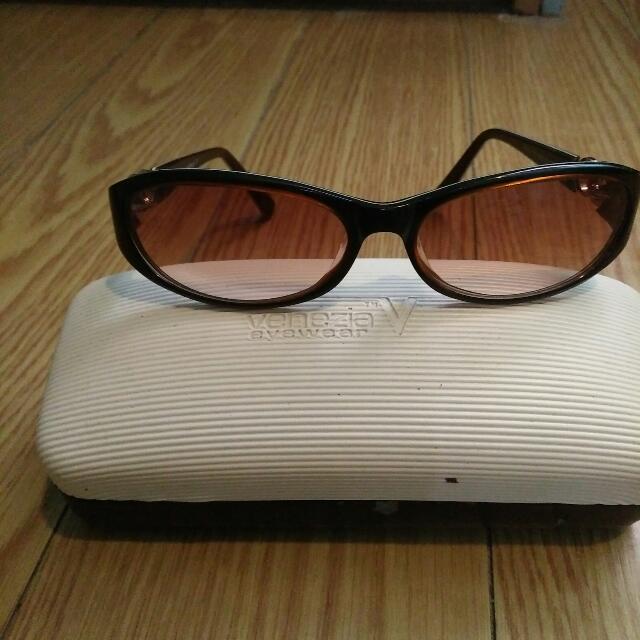 Venezia Sunglasses (Category: Sunglasses & Eyewear) located in Santa Rosa. Submitted by etjam (Listing ID 229203225, Image 1). Description: .