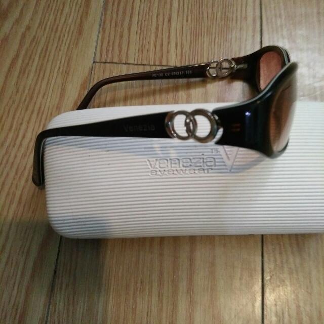 Venezia Sunglasses (Category: Sunglasses & Eyewear) located in Santa Rosa. Submitted by etjam (Listing ID 229203225, Image 3). Description: .