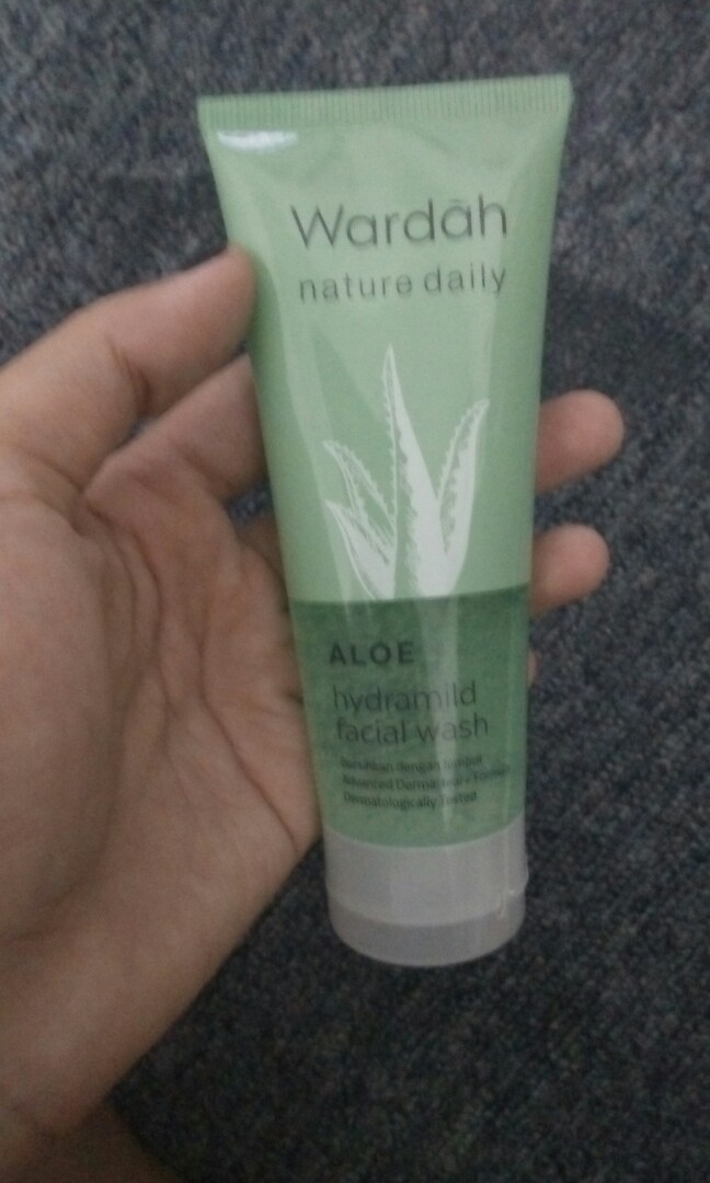 Wardah Aloe hidramild facial wash, Kesehatan & Kecantikan, Kulit, Sabun