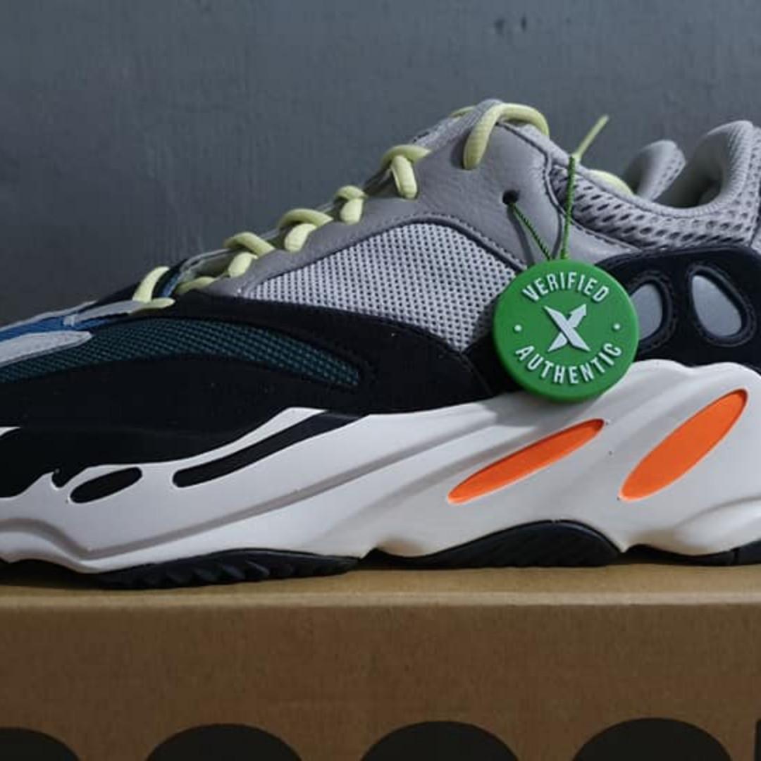 yeezy wave runner size 11