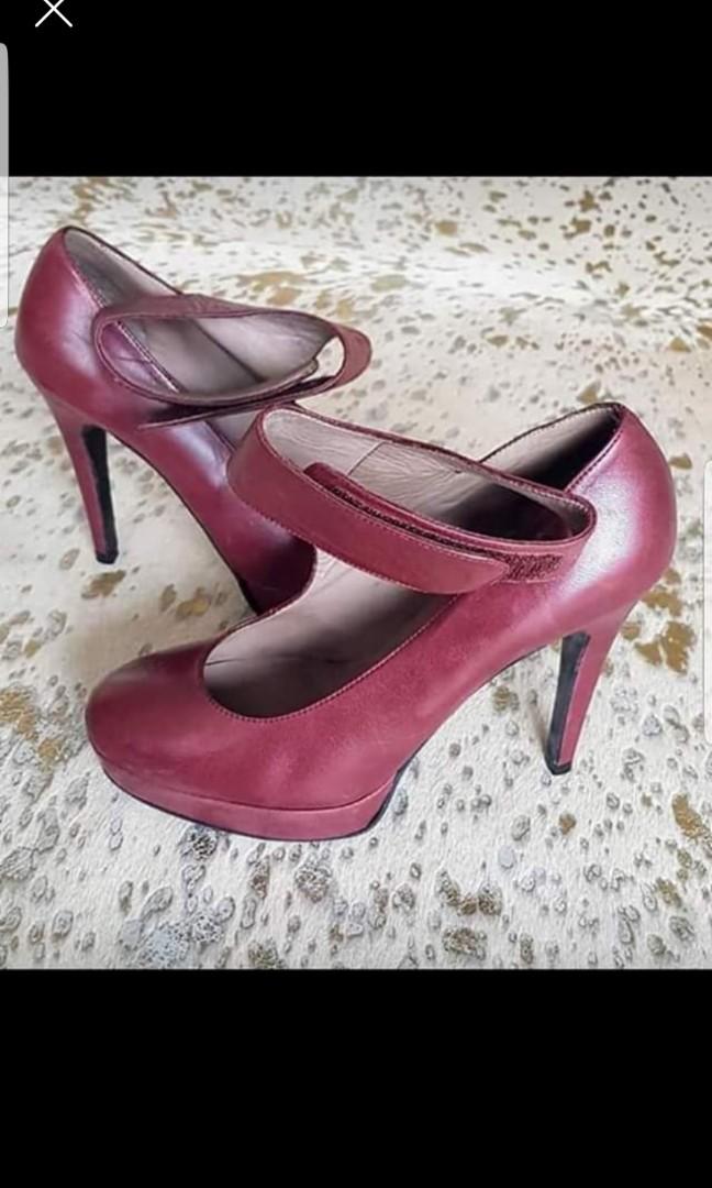 maroon color heels
