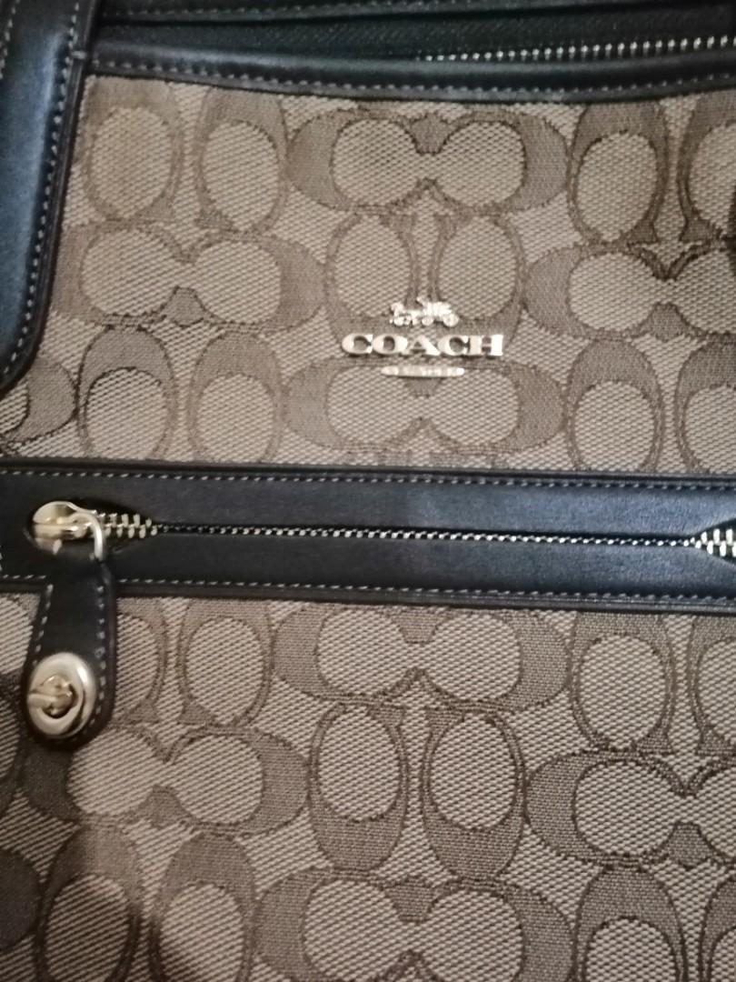 Coach Signature Tote Bag (Category: Luxury Bags & Wallets) located in Manila. Submitted by classymumsy (Listing ID 229395285, Image 3). Description: New with tag. Not original quality. Authentic bought from Coach store. #mayfree.