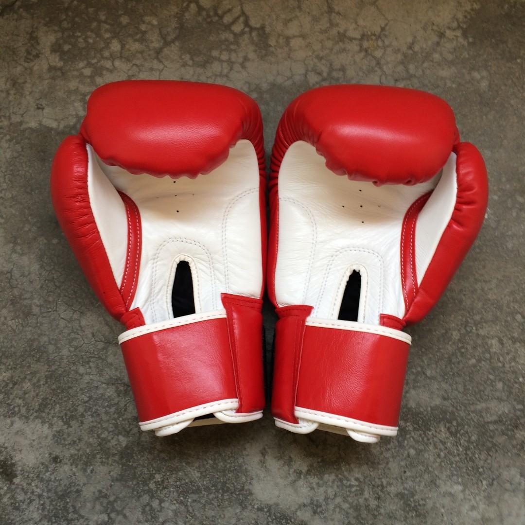 FBT PRO boxing / muay thai glove, Sports Equipment, Exercise & Fitness, Toning & Stretching