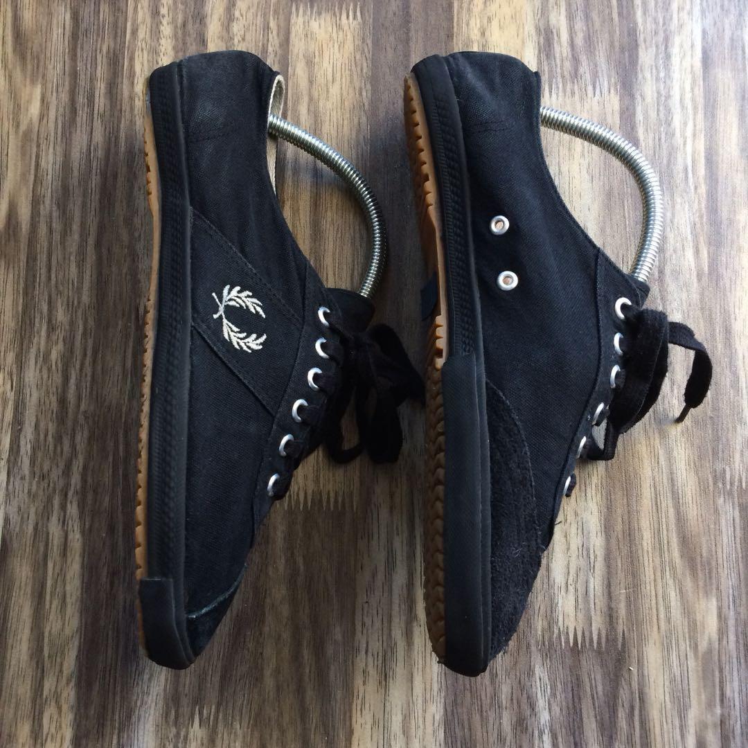 Fred perry black plimsolls 2025