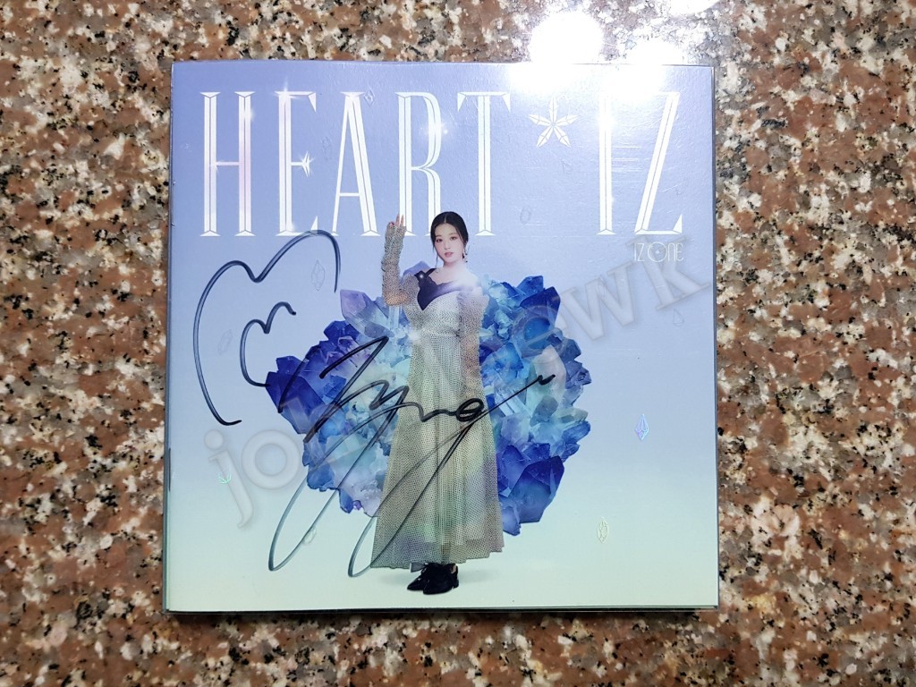Instocks Izone Wonyoung Mwave Heart Iz Signed Album Entertainment K Wave On Carousell Izone có 12 thành viên, các thành viên chính thức của izone bao gồm jang wonyoung, miyawaki sakura, jo yuri, choi yena, ahn yujin, yabuki nako, kwon eunbi, kang hyewon, honda hitomi, kim chaewon, kim minjoo và lee chaeyeon. instocks izone wonyoung mwave heart iz signed album