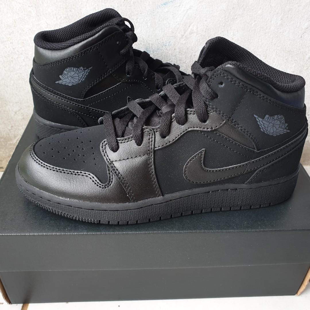 Nike Air Jordan 1 Mid All Black, Fesyen 