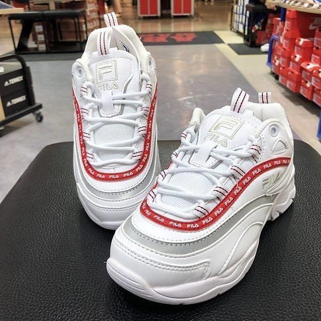 SALE AUTHENTIC FILA RAY TAPEY TAPE Women s Fashion Footwear Sneakers on Carousell