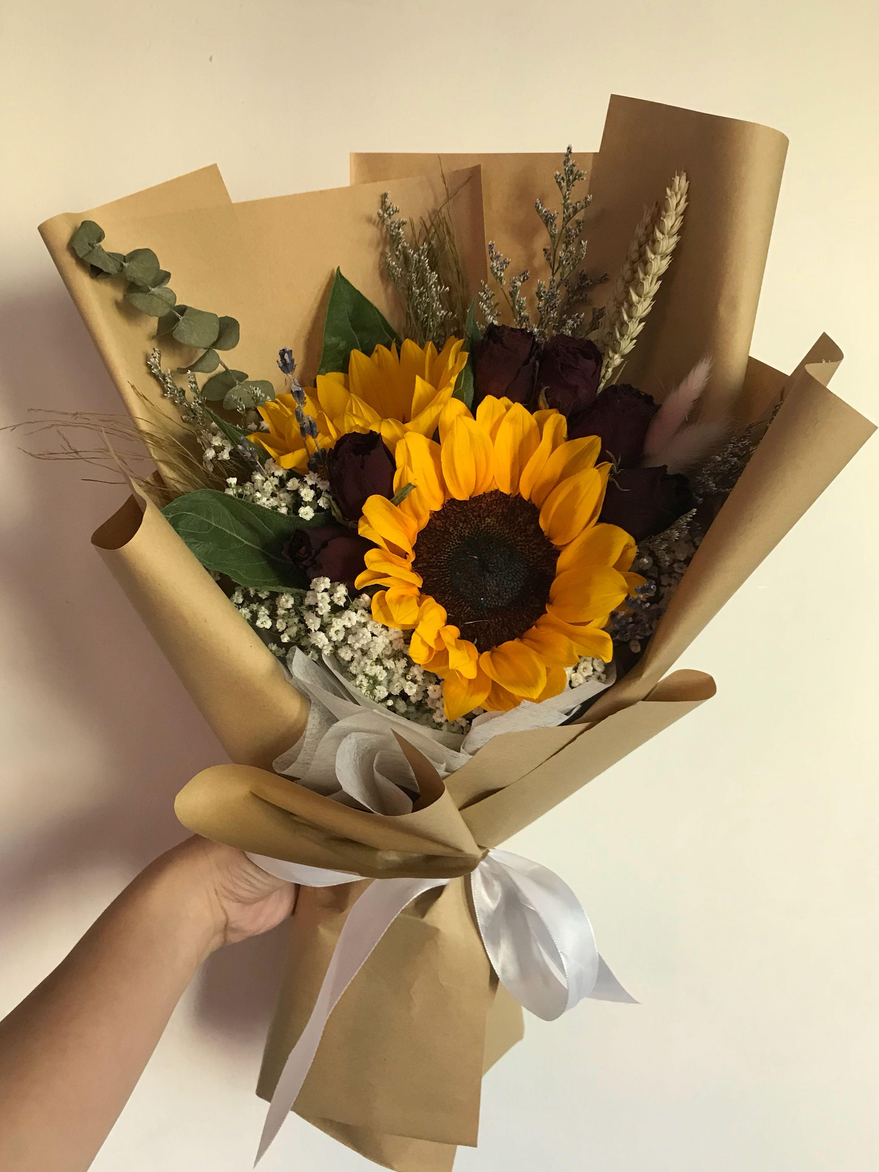 Sunflower And Dried Roses Bouquet Gardening Flowers Bouquets On Carousell