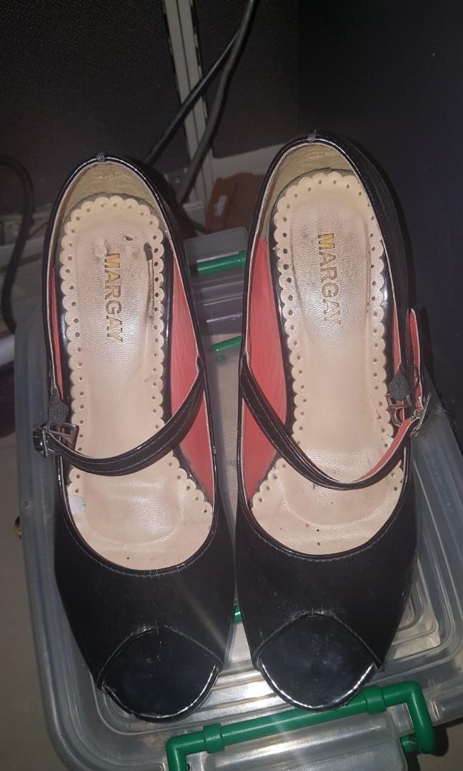 Tiptoe shoes store