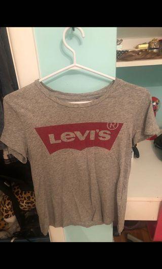 Levi’s t-shirt