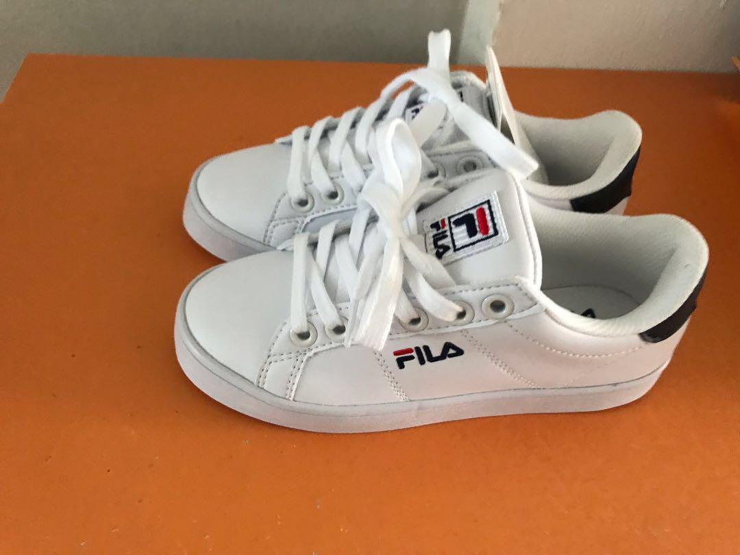 fila sneakers size 4