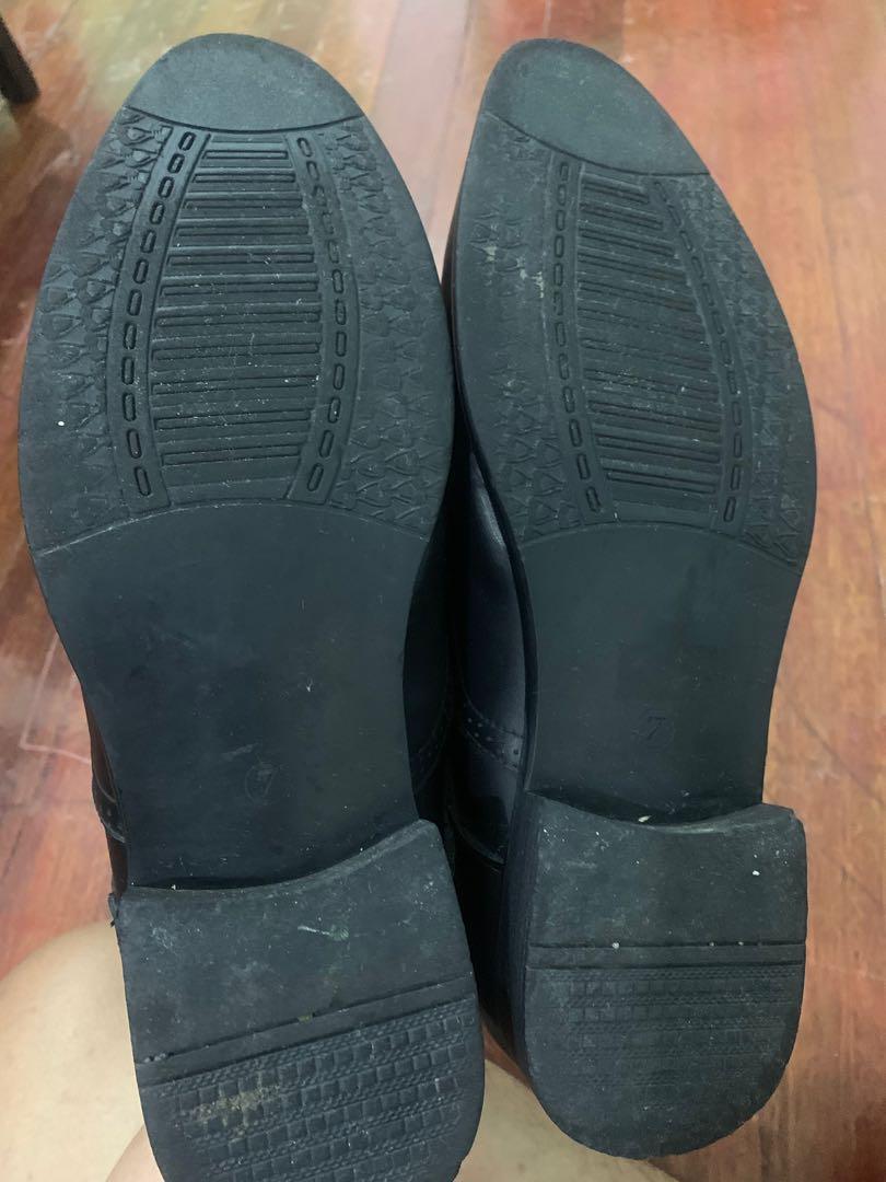 Formal Shoes (Category: Dress Shoes) located in Manila. Submitted by _doraemon (Listing ID 229541183, Image 2). Description: From sm department store Size 9 No box Can ship via grab express .