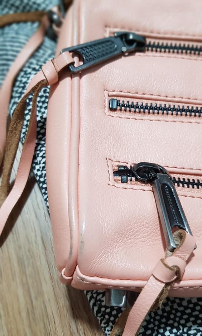 Mini 5 best sale zip crossbody
