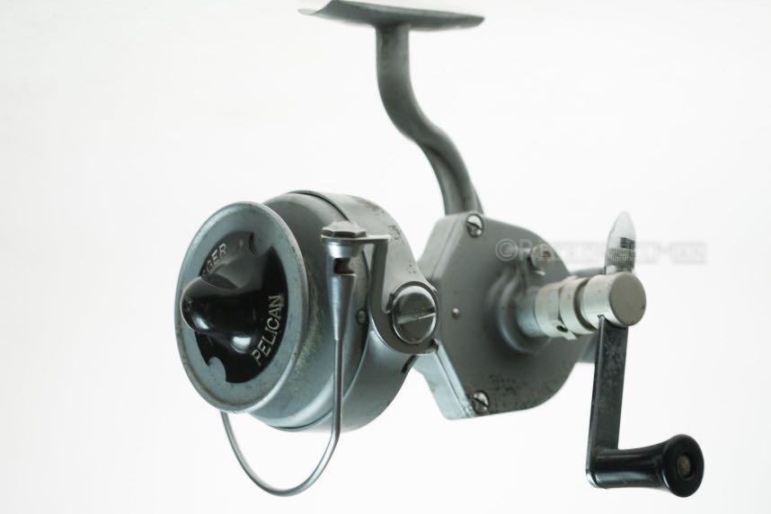 https://media.karousell.com/media/photos/products/2019/05/17/vintage_pflueger_pelican_spinning_reel_made_in_usa_for_parts_and_display_only_1558064509_819e13e6_progressive.jpg
