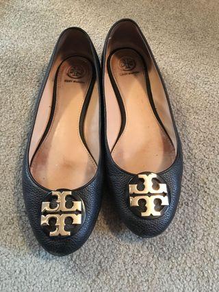 Tory Burch size 10 flats in gold and black