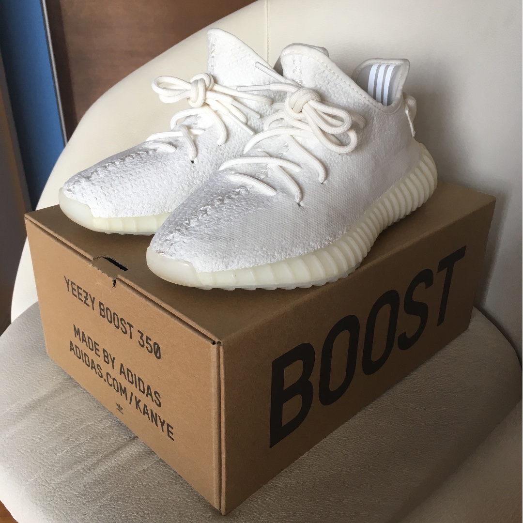 Adidas Yeezy Boost 350 V2 Size US/7 UK/6.5, Women's Fashion, Shoes,  Sneakers on Carousell