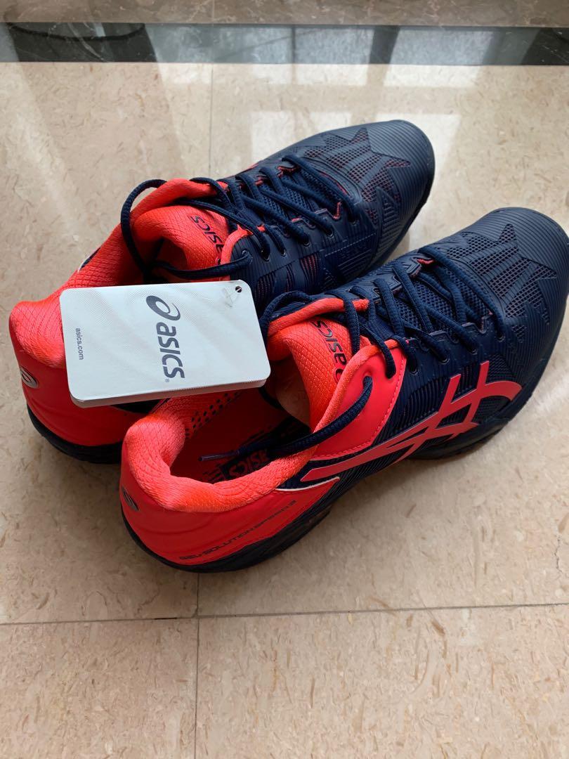 narrow women's tennis shoes