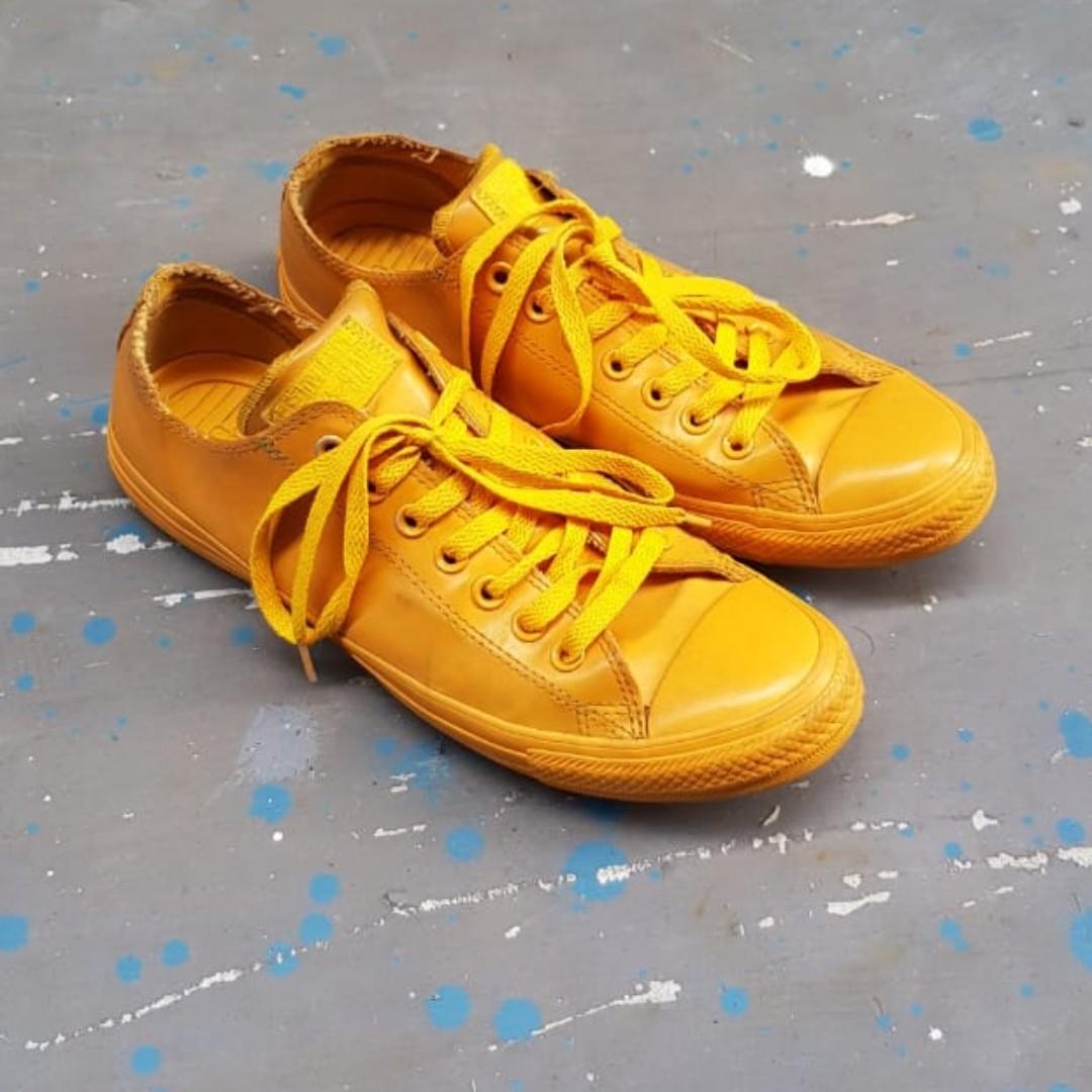 converse chuck taylor kuning