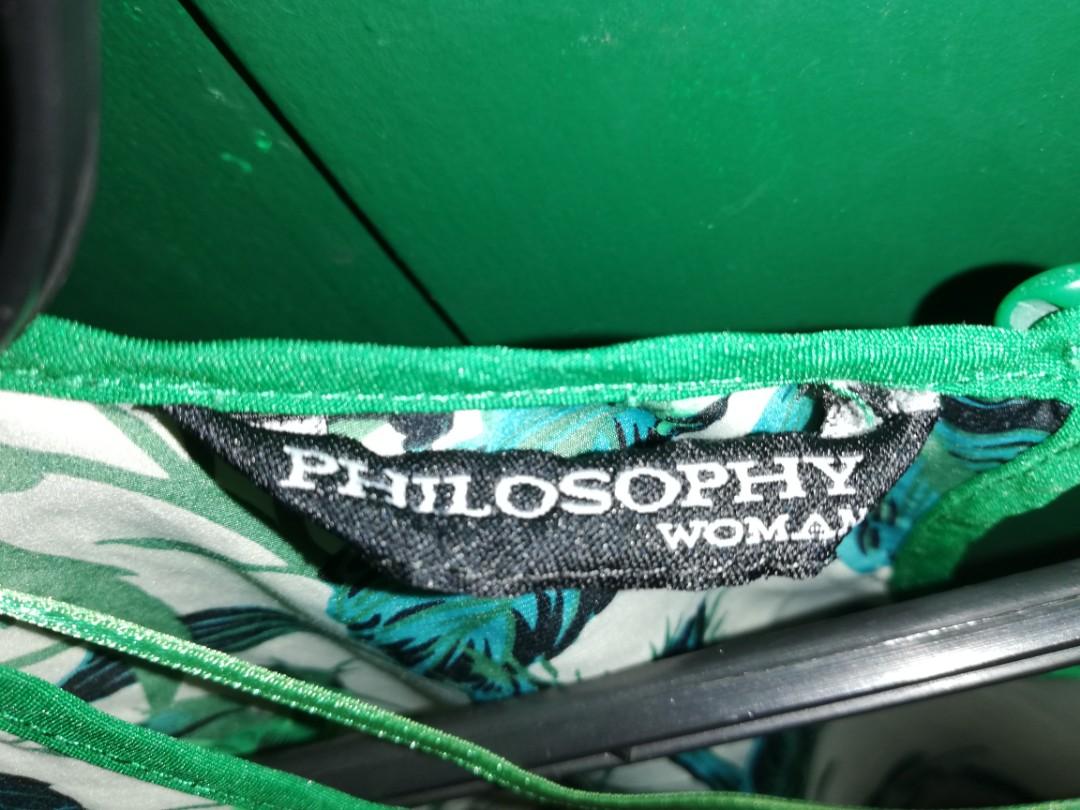 Green Floral Blouse (Category: Blouses) located in Makati City. Submitted by closet_stuff (Listing ID 229647342, Image 3). Description: Mode of payment BPI.