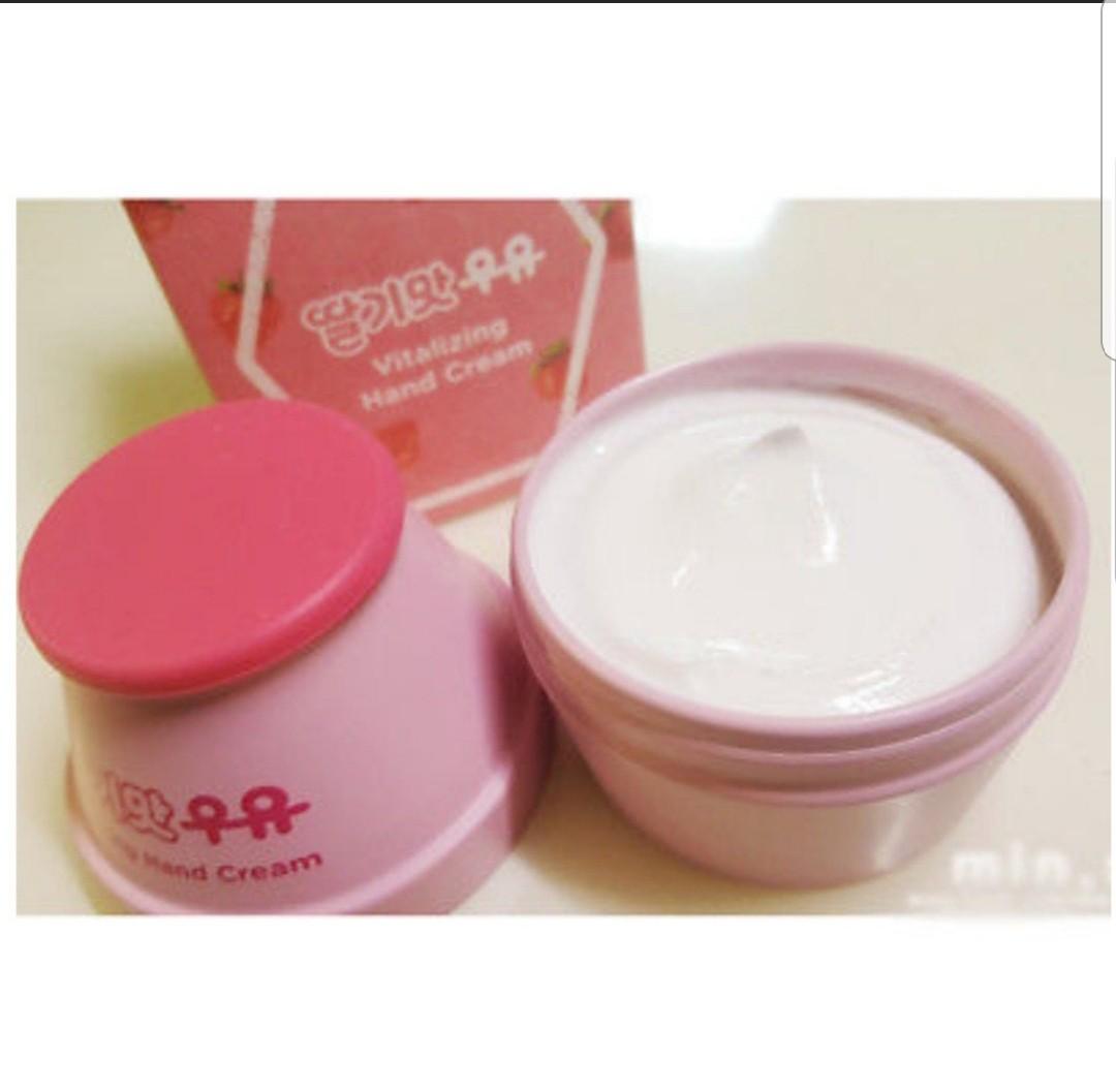 [New Instocks] Korean Banana Milk Handcream Hand Cream Binggrae Banana