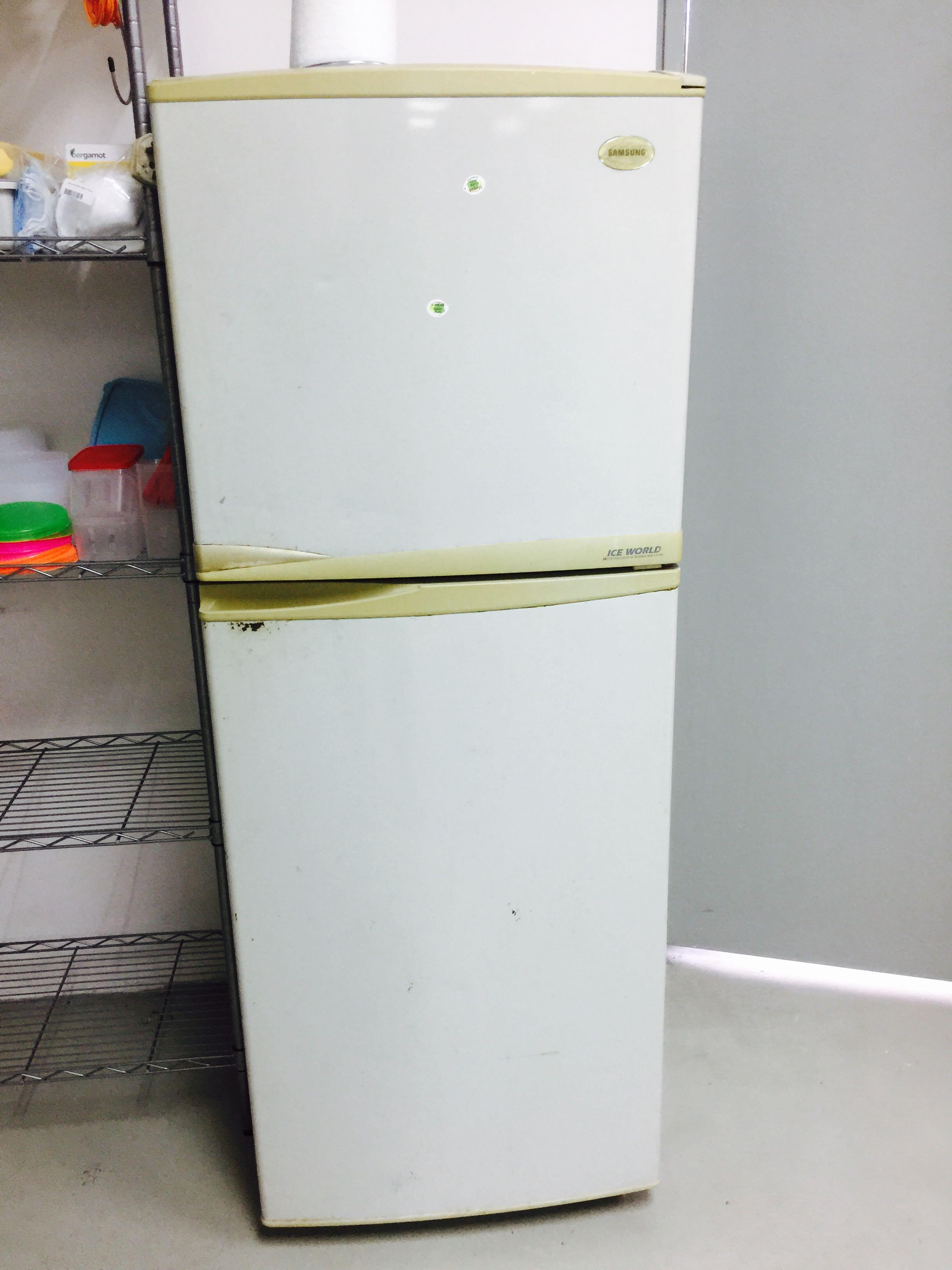 Old Fridge, TV & Home Appliances, Kitchen Appliances, Refrigerators