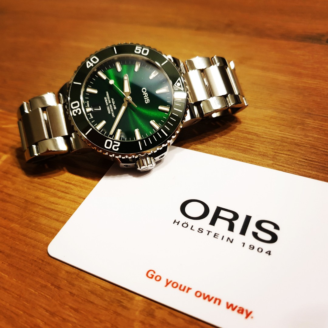 Oris aquis date outlet 39.5 mm green