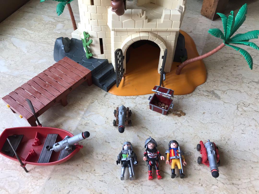 Playmobil discount pirate castle