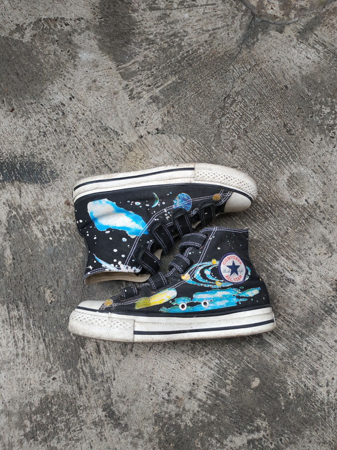 Sepatu Converse all star galaxy Fesyen Wanita Sepatu di Carousell