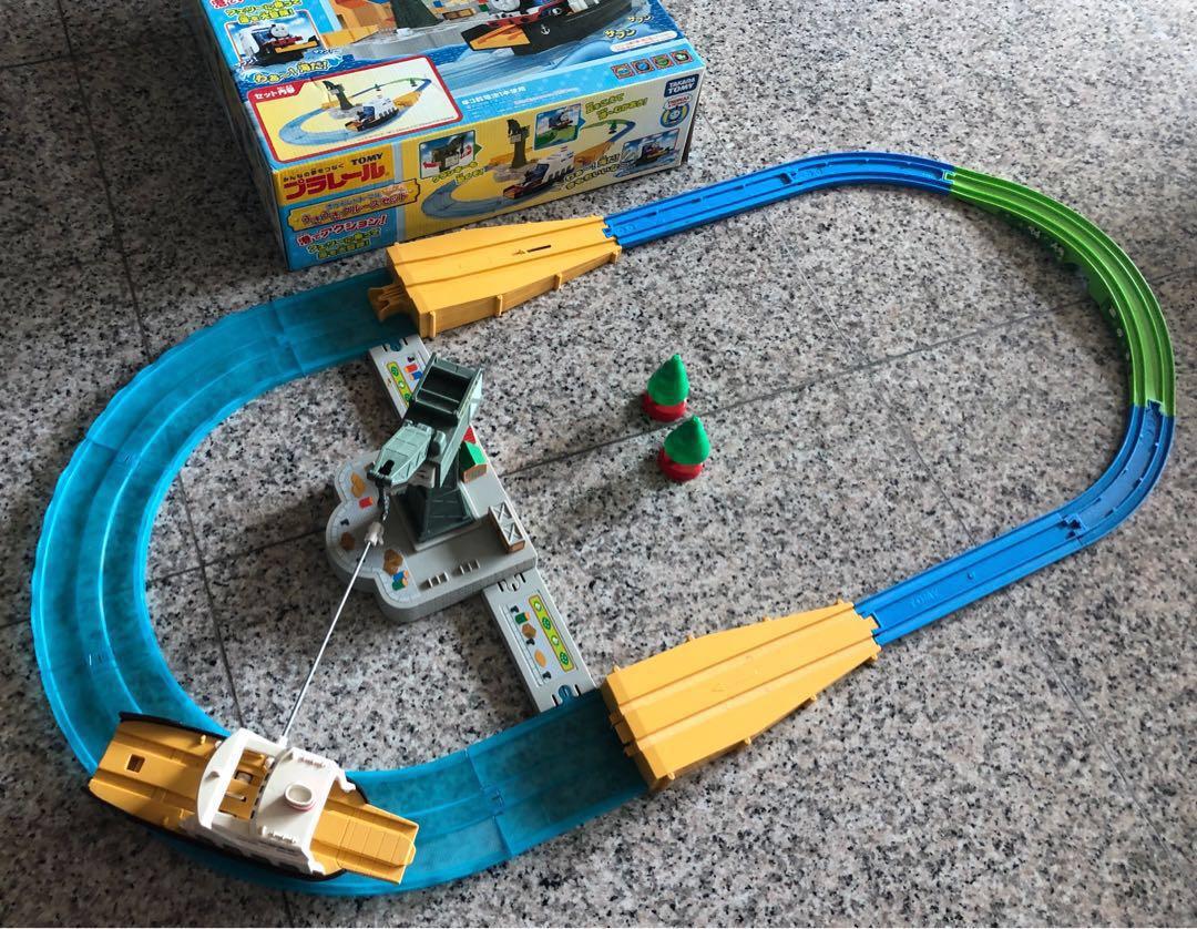 Thomas extra track top