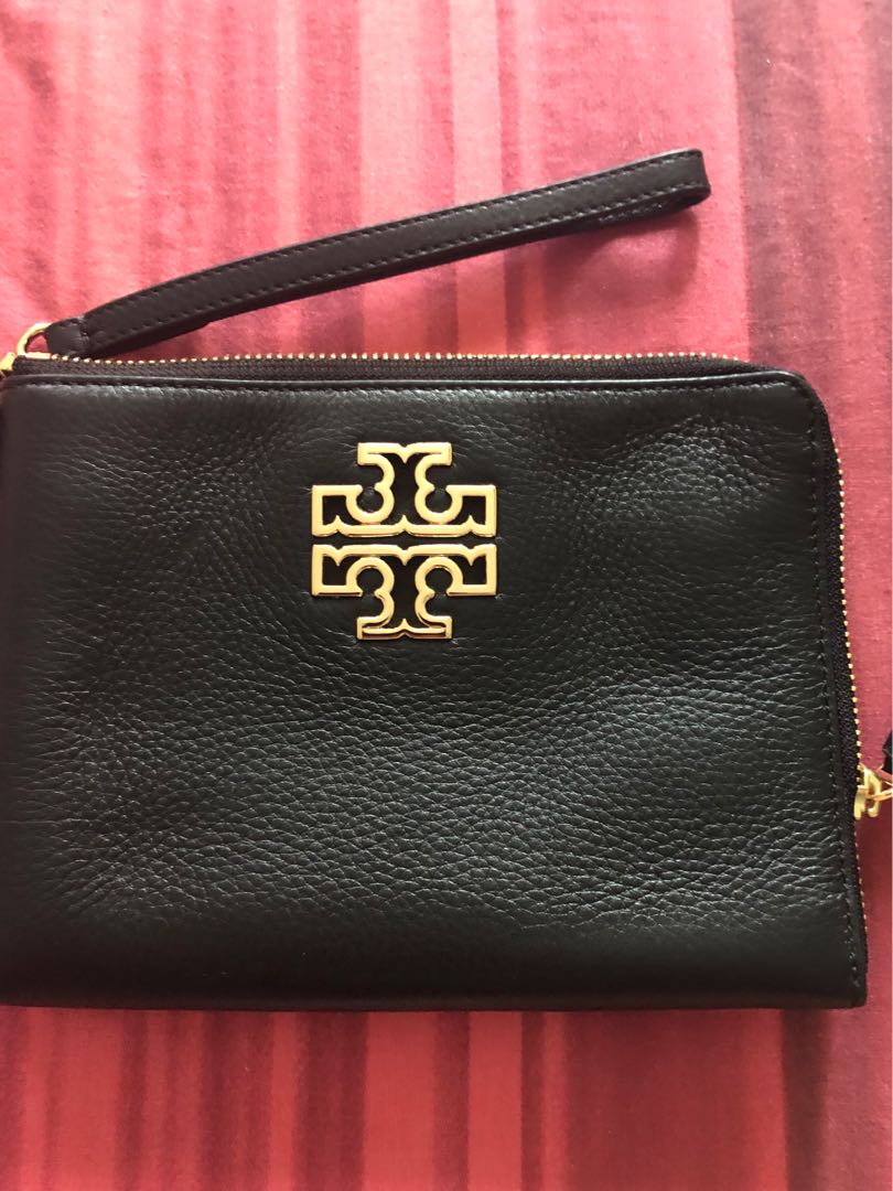 Tory Burch black large zip pouch (Britten), Luxury, Bags & Wallets on  Carousell