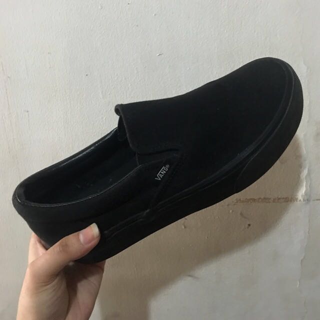 black platform vans slip on