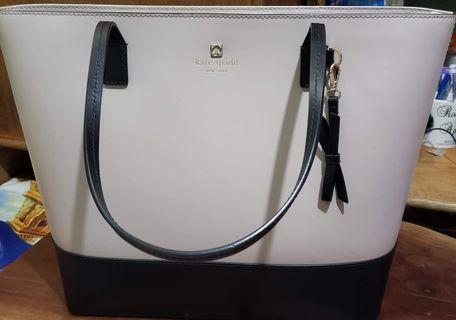 Aunthentic Kate Spade Bag with zipper