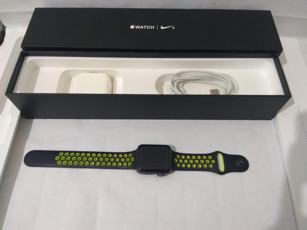 Apple Watch series 2 Nike 42mm, Elektronik, Lainnya di Carousell