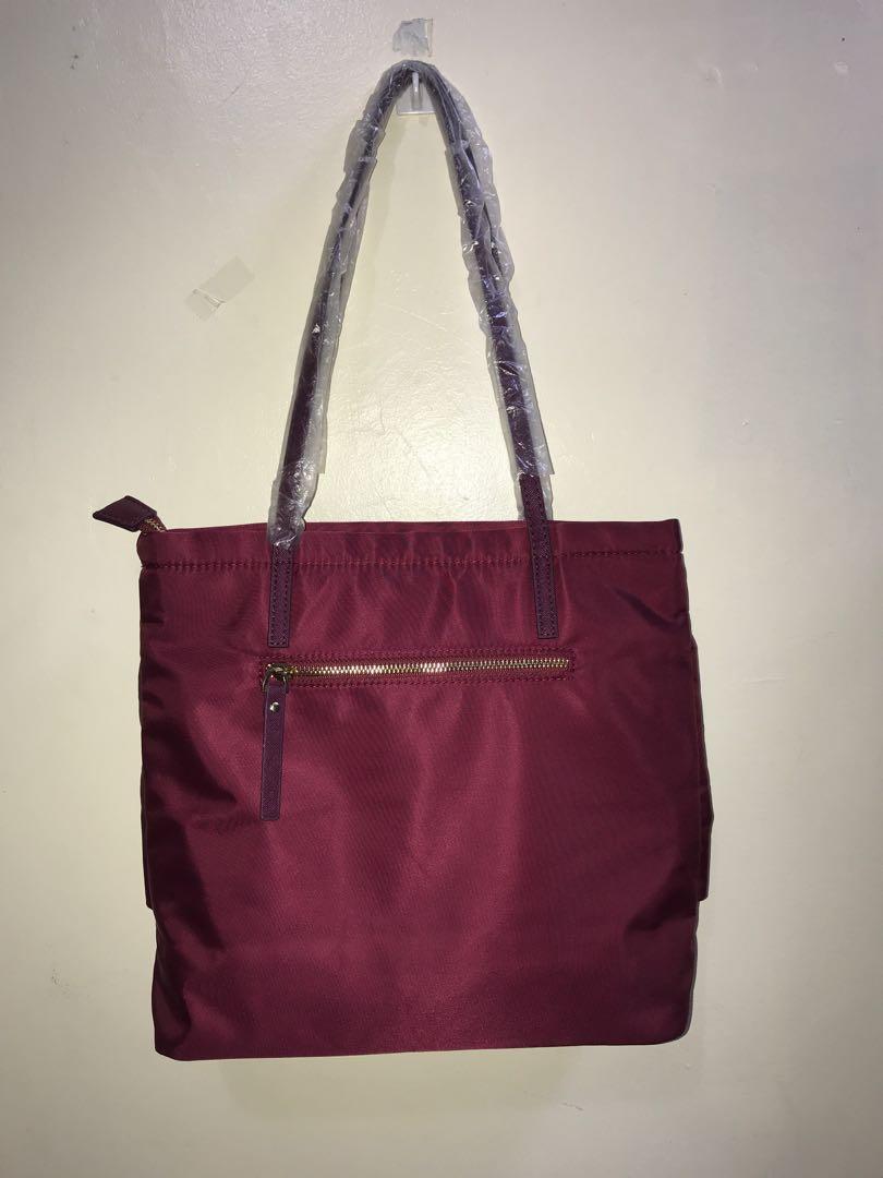 Authentic Kate Spade! (Category: Luxury Bags & Wallets) located in San Pablo. Submitted by elijasam (Listing ID 229973974, Image 2). Description: 100% Authentic Kate Spade bow red New with tags! With Kate spade Card and Dust Bag...