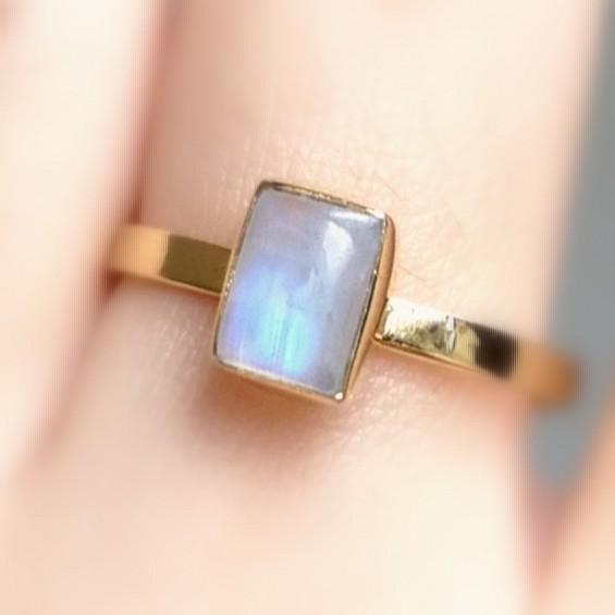 Rainbow moonstone gold best sale ring