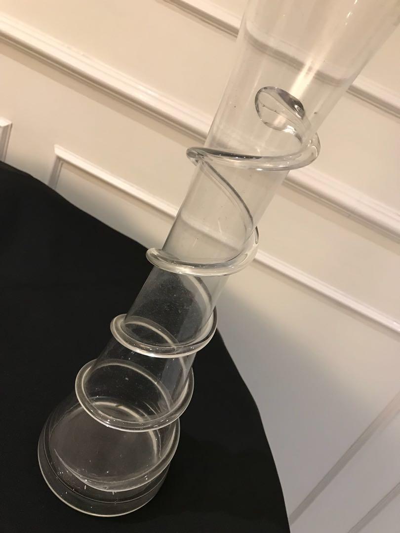 Centrepiece (Category: Everything Else) located in Singapore. Submitted by sellgoodstuffs (Listing ID 229945853, Image 3). Description: i have 6 pieces of this all new.