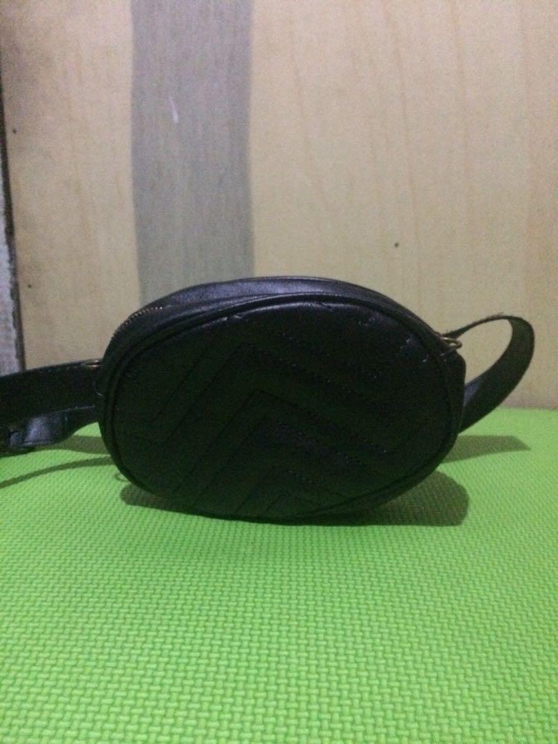 Korean belt bag (Category: Cross-body Bags) located in Santa Ignacia. Submitted by nitnit26 (Listing ID 229841261, Image 1). Description: This item ay nabili ko online Rfs:De cluttering...too many bags po and im trying to live minimalist po. Item is almost new. Once lang po nagamit No flaws.