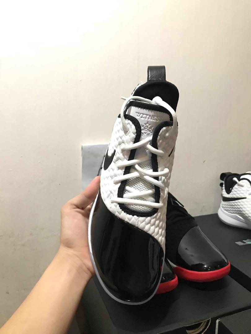 Lebron witness 3 on foot store