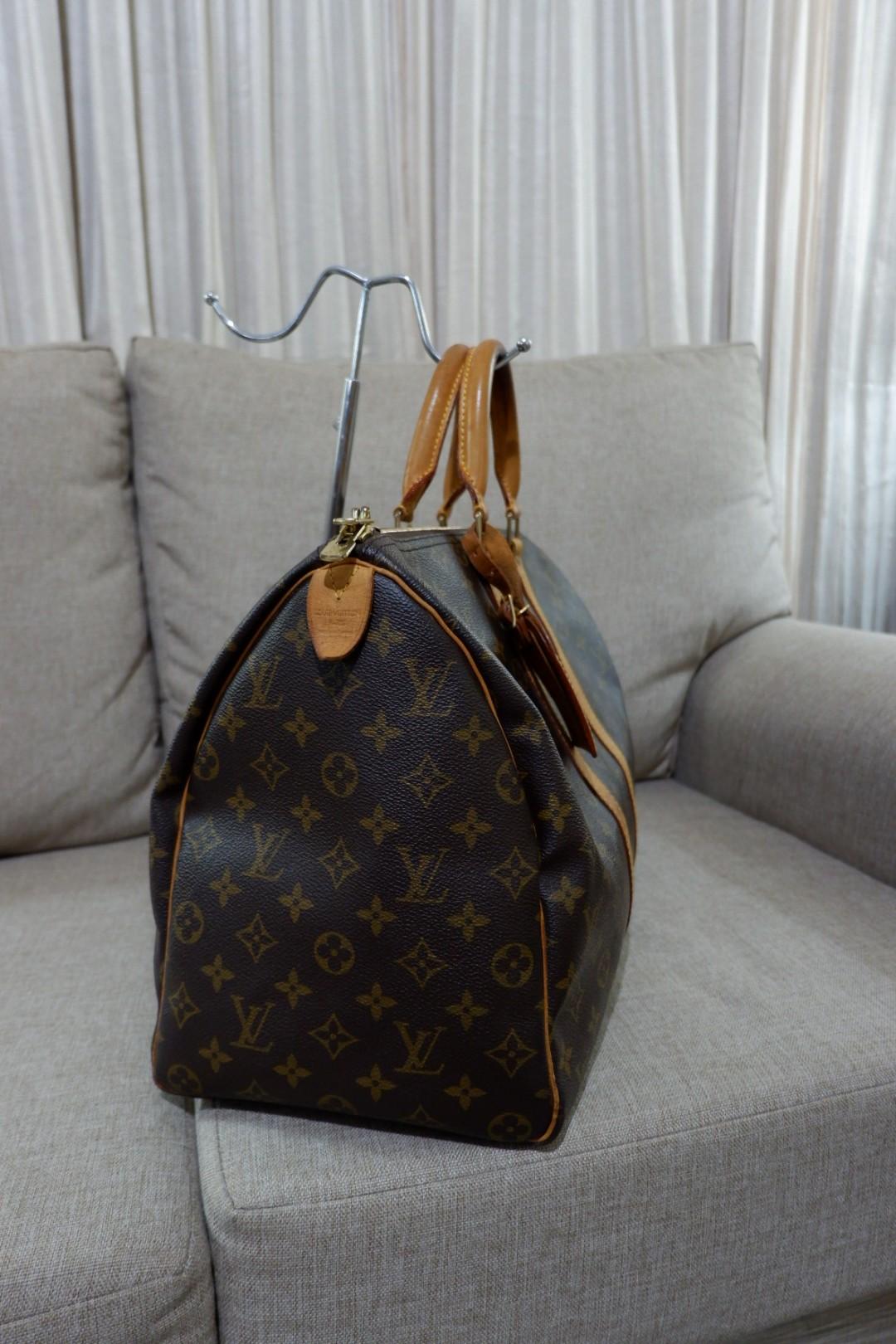 Louis Vuitton Keepall 45 (authentic) (Category: Purses & Pouches) located in Makati City. Submitted by foukfouk (Listing ID 229926641, Image 3). Description: Authentic Louis Vuitton Keepall 45 Gently used If ypu know your LouisVuitton, ypu can already tell. Authentic ofcourse. Comes with dustbag. Ships rightaway after payment is posted..