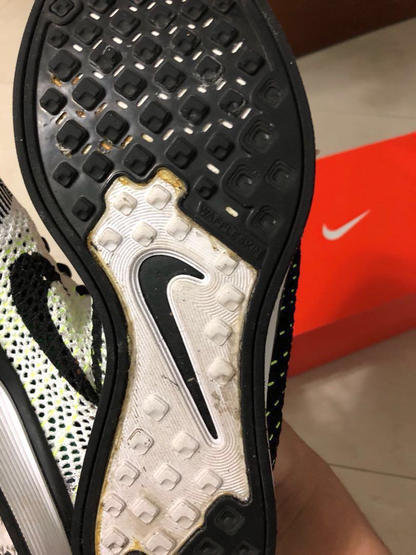 nike flyknit racer oreo volt