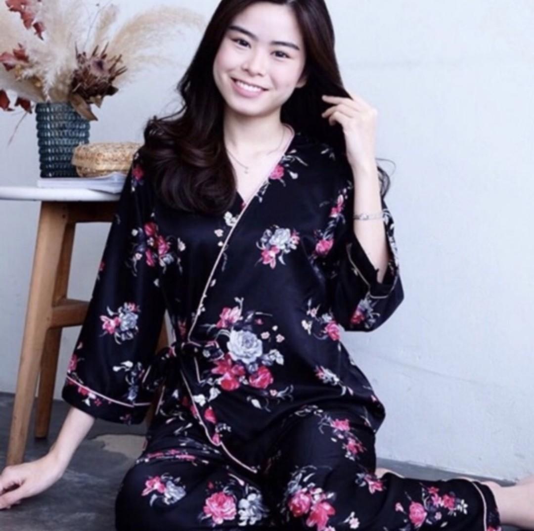 Piyama Satin Motif Bunga Fesyen Wanita Pakaian Wanita Lainnya Di Carousell