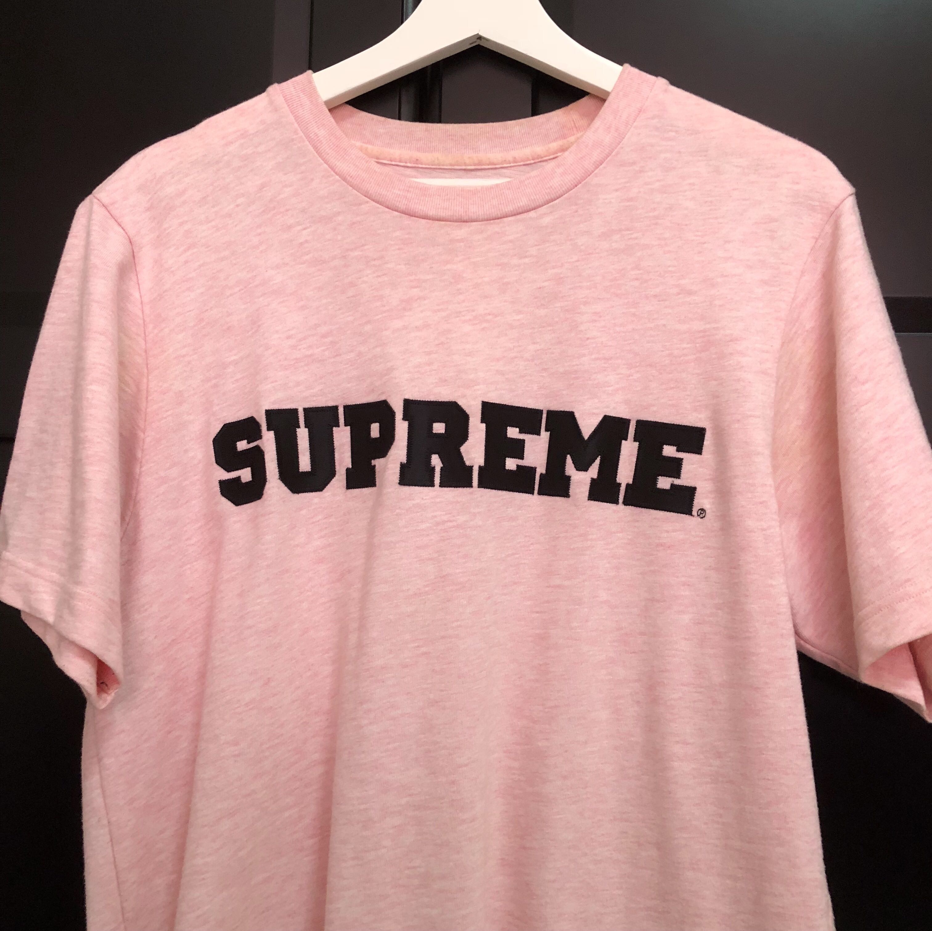 Supreme collegiate logo tee new arrivals
