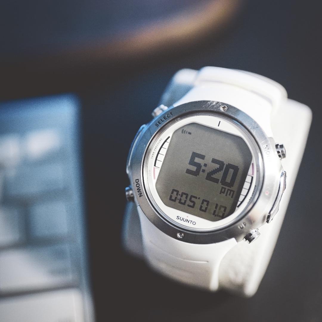 SUUNTO D6I White Dive Computer DISCONTINUED Men s Fashion