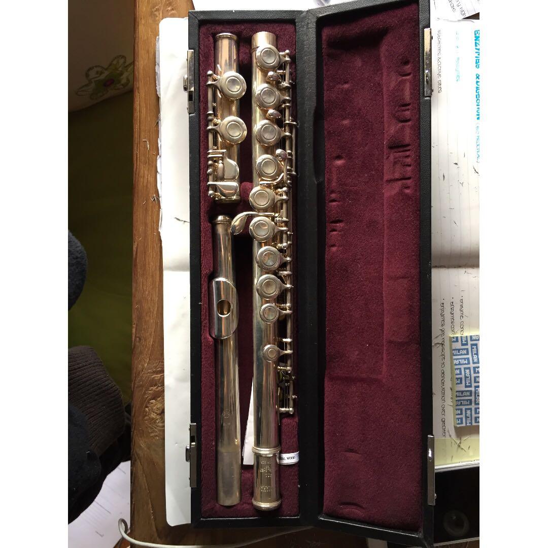 Yamaha Flute 411 Intermediate Flute Music Media Music Instruments On Carousell Hos sverok kan unga starta och driva foereningar ihop. carousell