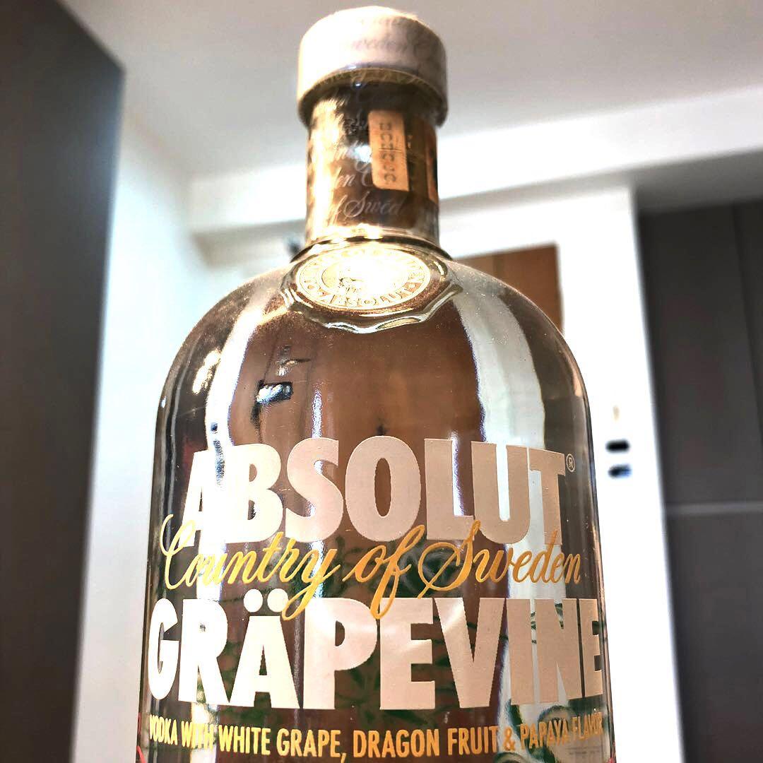 (1L) Absolut Grapevine Vodka, Food & Drinks, Alcoholic Beverages on