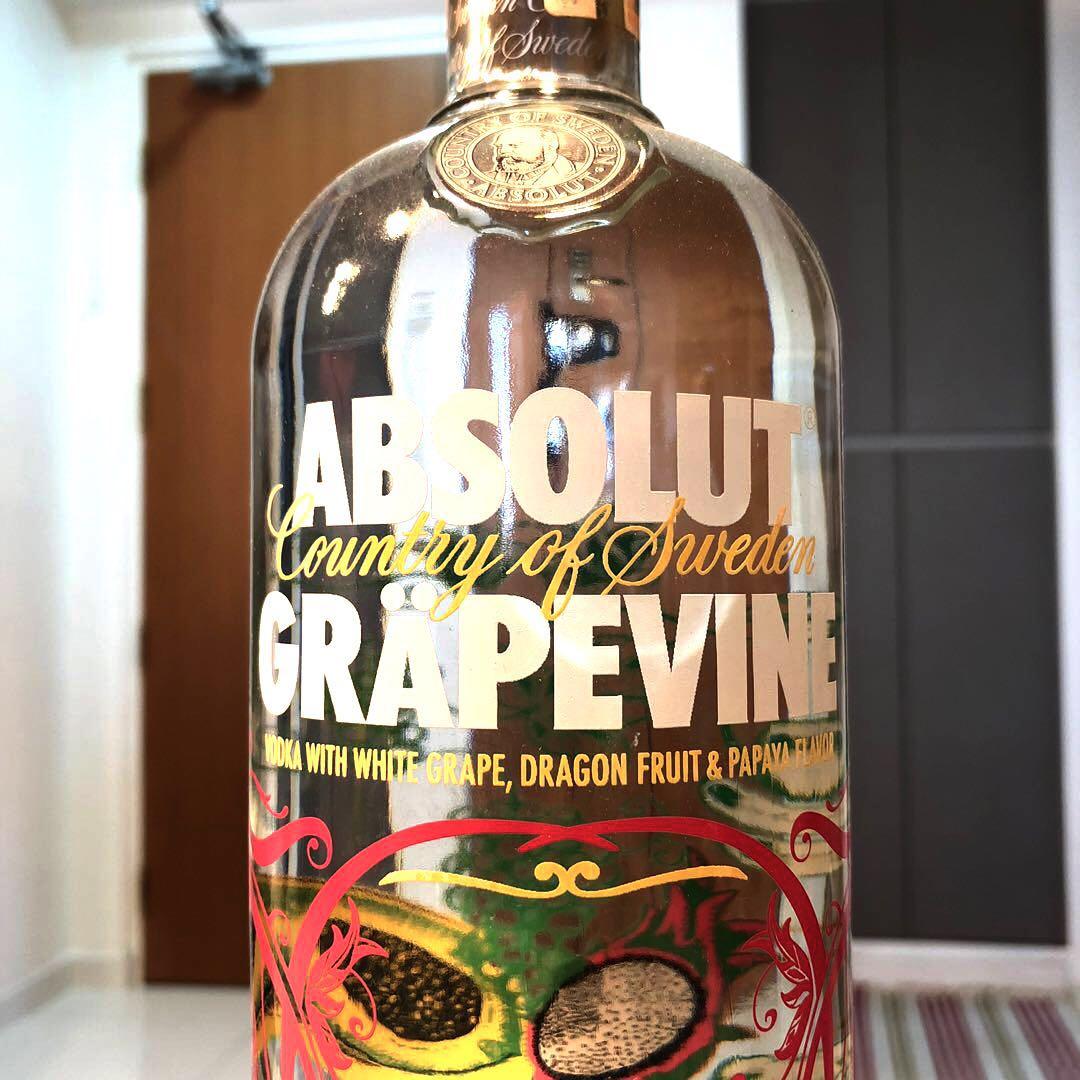(1L) Absolut Grapevine Vodka, Food & Drinks, Alcoholic Beverages on