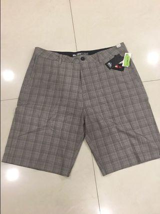 New Quiksilver Bermudas Size 36